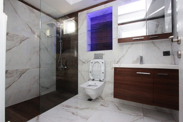 شقة 2 + 1 على مسافة قريبة من البحر في ليمان أنطاليا