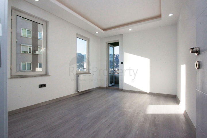 شقة 2 + 1 على مسافة قريبة من البحر في ليمان أنطاليا