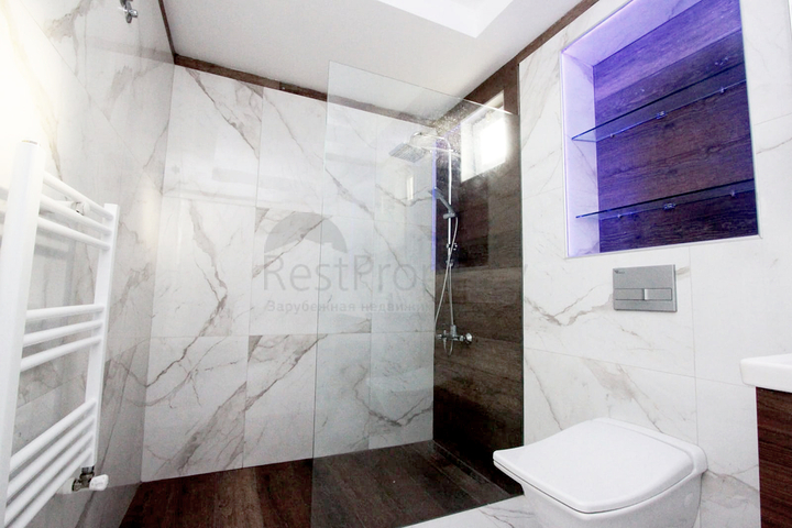 شقة 2 + 1 على مسافة قريبة من البحر في ليمان أنطاليا