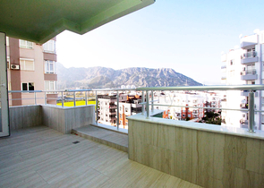 شقة 2 + 1 على مسافة قريبة من البحر في ليمان أنطاليا