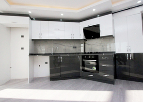 شقة 2 + 1 على مسافة قريبة من البحر في ليمان أنطاليا