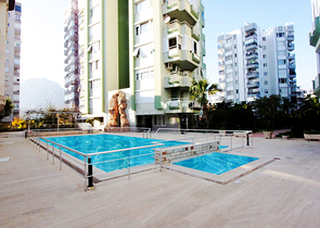 شقة 2 + 1 على مسافة قريبة من البحر في ليمان أنطاليا