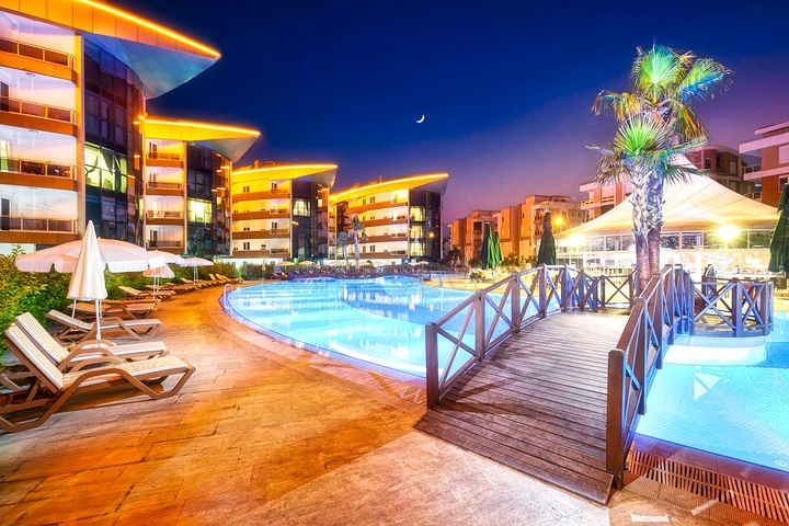 شقة 1 + 1 في مجمع فندقي على بعد 5 دقائق من البحر