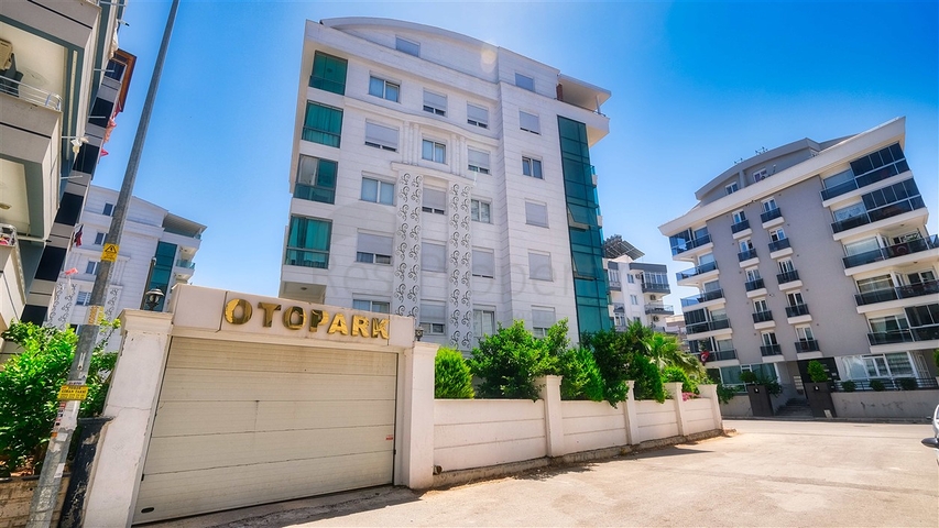 بنتهاوس واسع من 4 غرف نوم في كونيالتي أنطاليا