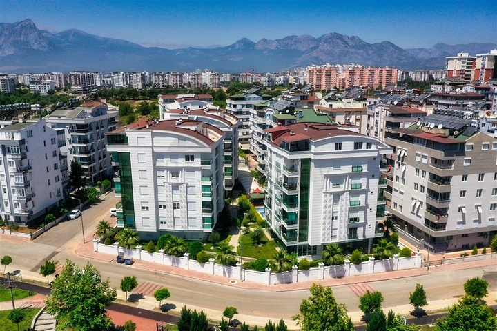 بنتهاوس واسع من 4 غرف نوم في كونيالتي أنطاليا