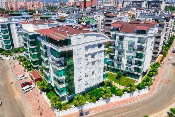 بنتهاوس واسع من 4 غرف نوم في كونيالتي أنطاليا