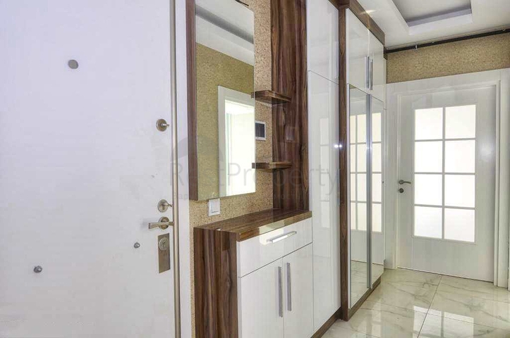 بنتهاوس واسع من 4 غرف نوم في كونيالتي أنطاليا