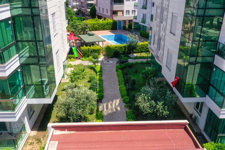 بنتهاوس واسع من 4 غرف نوم في كونيالتي أنطاليا