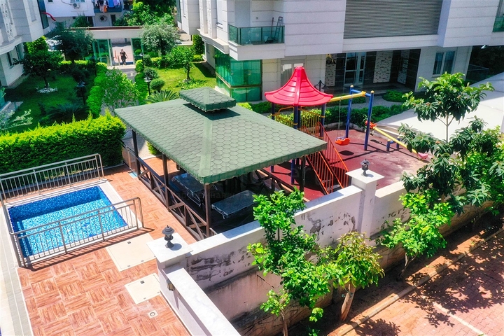 بنتهاوس واسع من 4 غرف نوم في كونيالتي أنطاليا