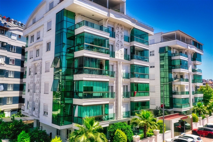 بنتهاوس واسع من 4 غرف نوم في كونيالتي أنطاليا