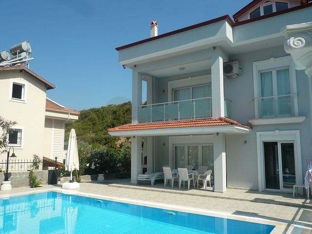 فيلا 5 + 1 بمنطقة فتحية