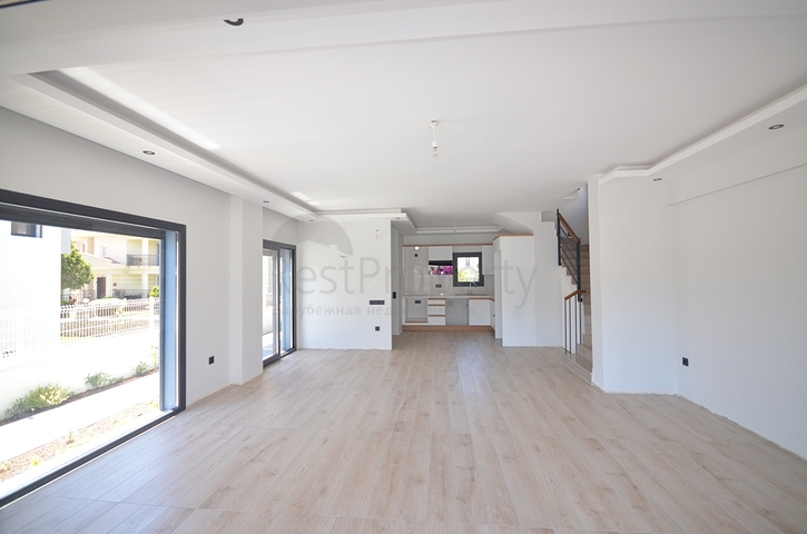 فيلا 4 + 1 بمنطقة فتحية