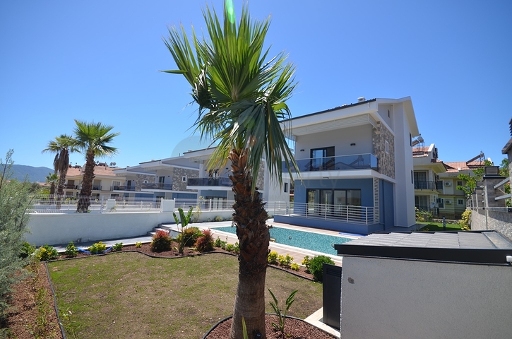 فيلا 4 + 1 بمنطقة فتحية