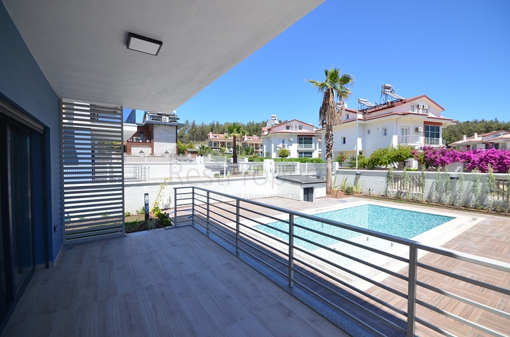 فيلا 4 + 1 بمنطقة فتحية