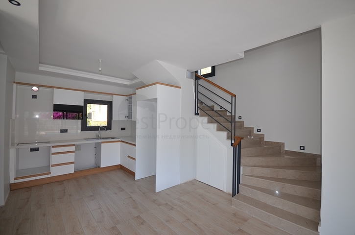 فيلا 4 + 1 بمنطقة فتحية