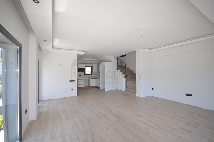 فيلا 4 + 1 بمنطقة فتحية