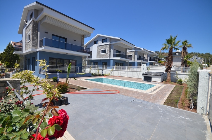 فيلا 4 + 1 بمنطقة فتحية