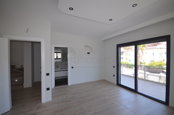 فيلا 4 + 1 بمنطقة فتحية