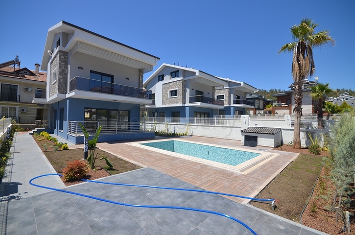 فيلا 4 + 1 بمنطقة فتحية