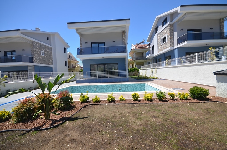 فيلا 4 + 1 بمنطقة فتحية