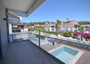 فيلا 4 + 1 بمنطقة فتحية