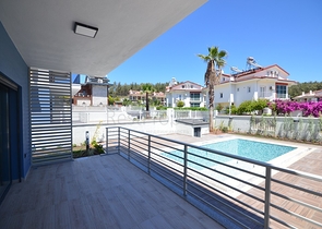 فيلا 4 + 1 بمنطقة فتحية