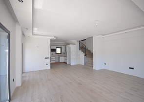 فيلا 4 + 1 بمنطقة فتحية