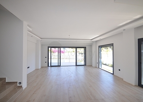 فيلا 4 + 1 بمنطقة فتحية