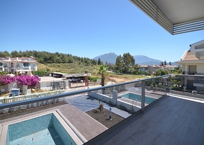 فيلا 4 + 1 بمنطقة فتحية