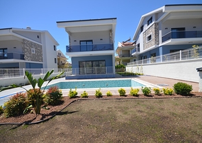 فيلا 4 + 1 بمنطقة فتحية