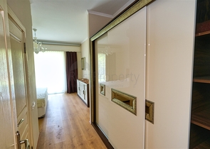 شقة مريحة ليست بعيدة عن البحر في منطقة خلابة في كيمير