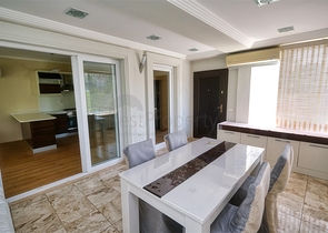 شقة مريحة ليست بعيدة عن البحر في منطقة خلابة في كيمير