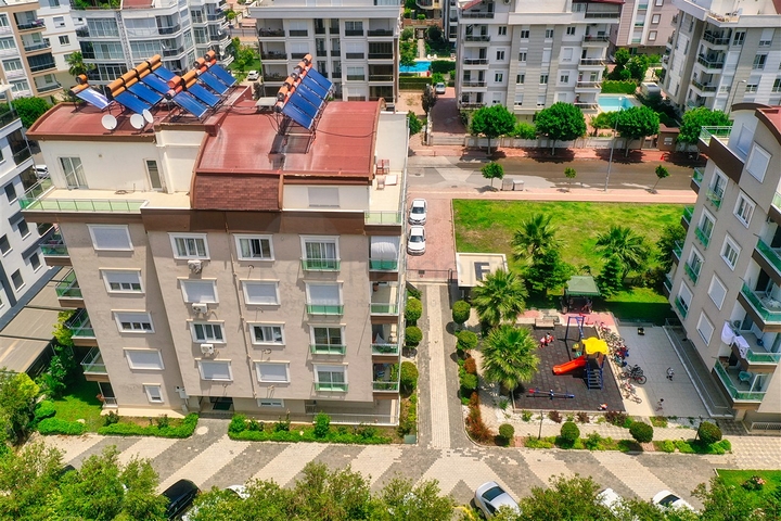 شقة مريحة 4 + 1 في ضمن مجمع