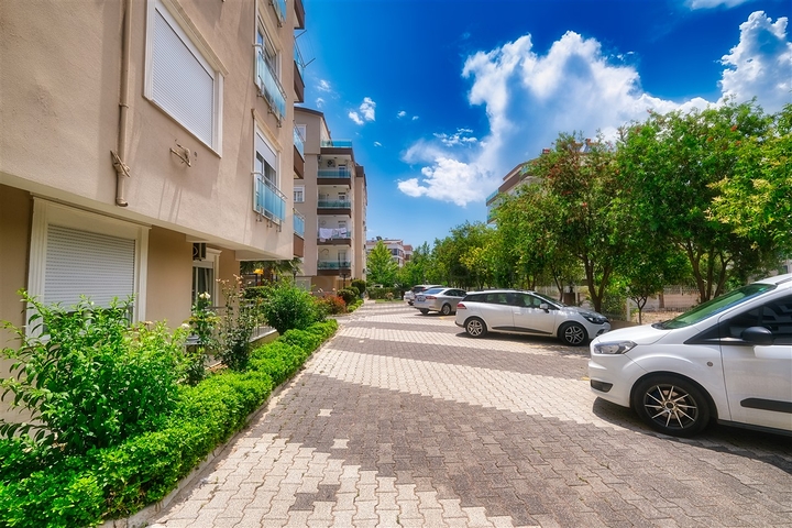 شقة مريحة 4 + 1 في ضمن مجمع