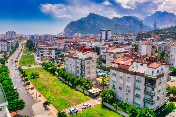 شقة مريحة 4 + 1 في ضمن مجمع