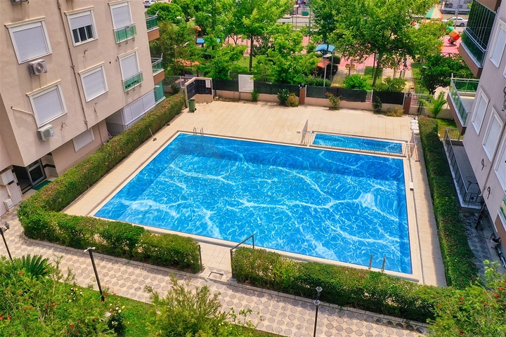 شقة مريحة 4 + 1 في ضمن مجمع