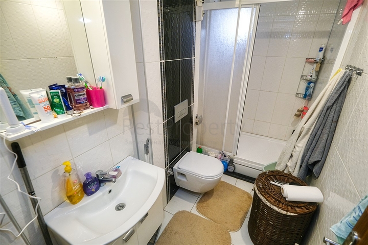 شقة مريحة 4 + 1 في ضمن مجمع