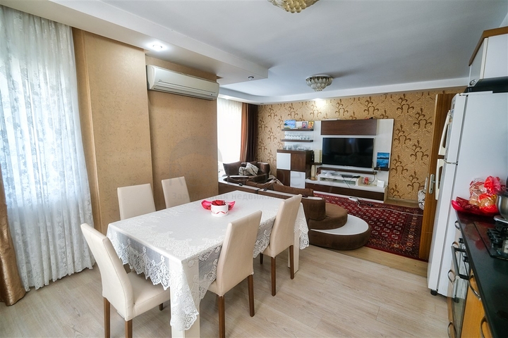 شقة مريحة 4 + 1 في ضمن مجمع