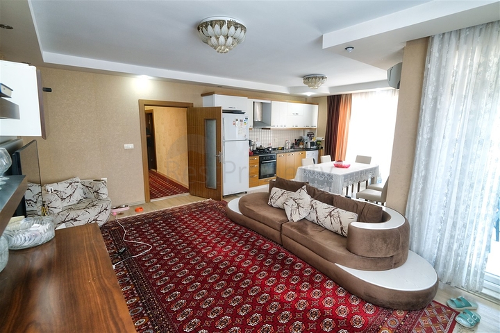 شقة مريحة 4 + 1 في ضمن مجمع