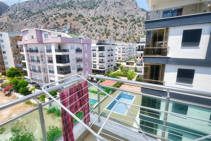 شقة مريحة 4 + 1 في ضمن مجمع