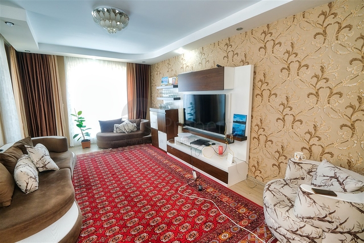 شقة مريحة 4 + 1 في ضمن مجمع