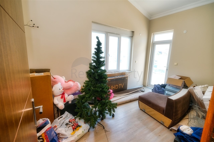 شقة مريحة 4 + 1 في ضمن مجمع