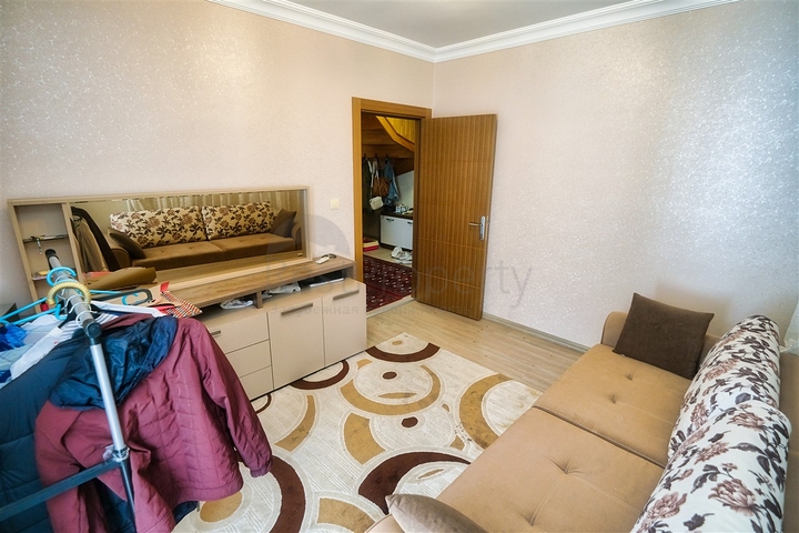 شقة مريحة 4 + 1 في ضمن مجمع