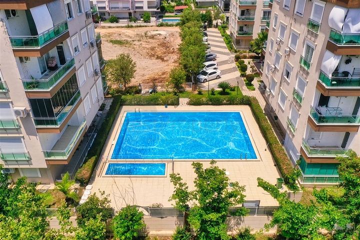 شقة مريحة 4 + 1 في ضمن مجمع