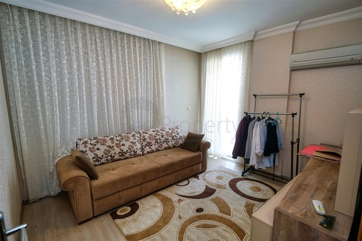 شقة مريحة 4 + 1 في ضمن مجمع