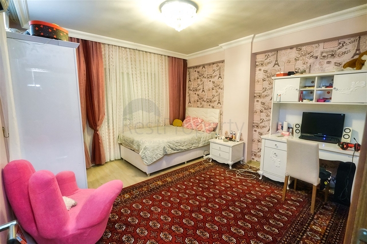 شقة مريحة 4 + 1 في ضمن مجمع