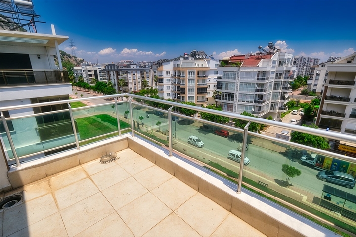 شقة مريحة 4 + 1 في ضمن مجمع