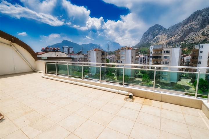 شقة مريحة 4 + 1 في ضمن مجمع