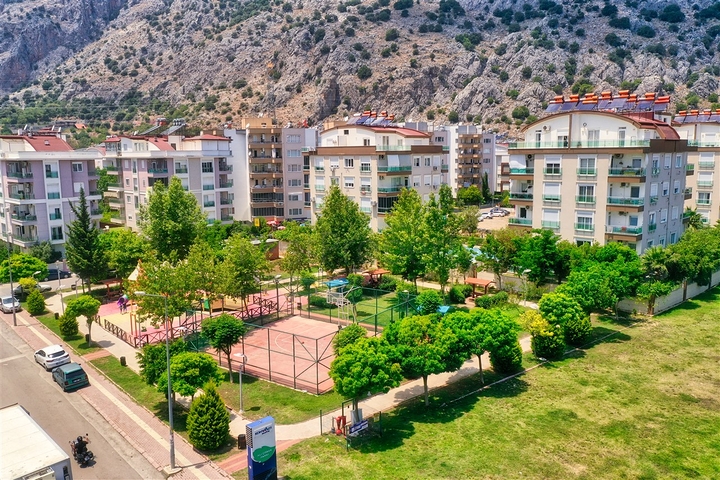 شقة مريحة 4 + 1 في ضمن مجمع