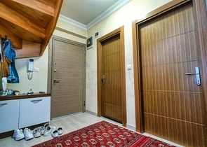 شقة مريحة 4 + 1 في ضمن مجمع